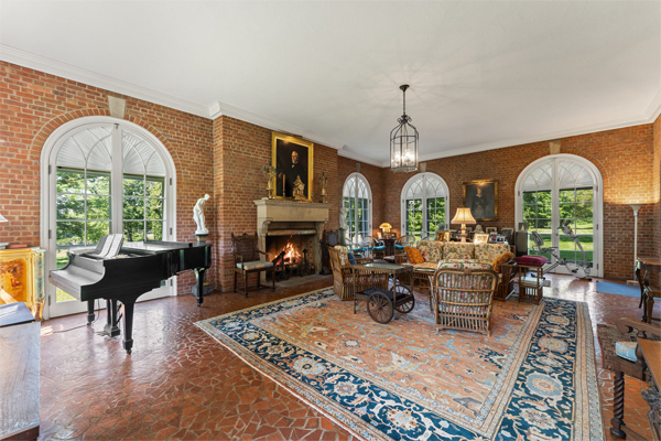 The Oaks dining room